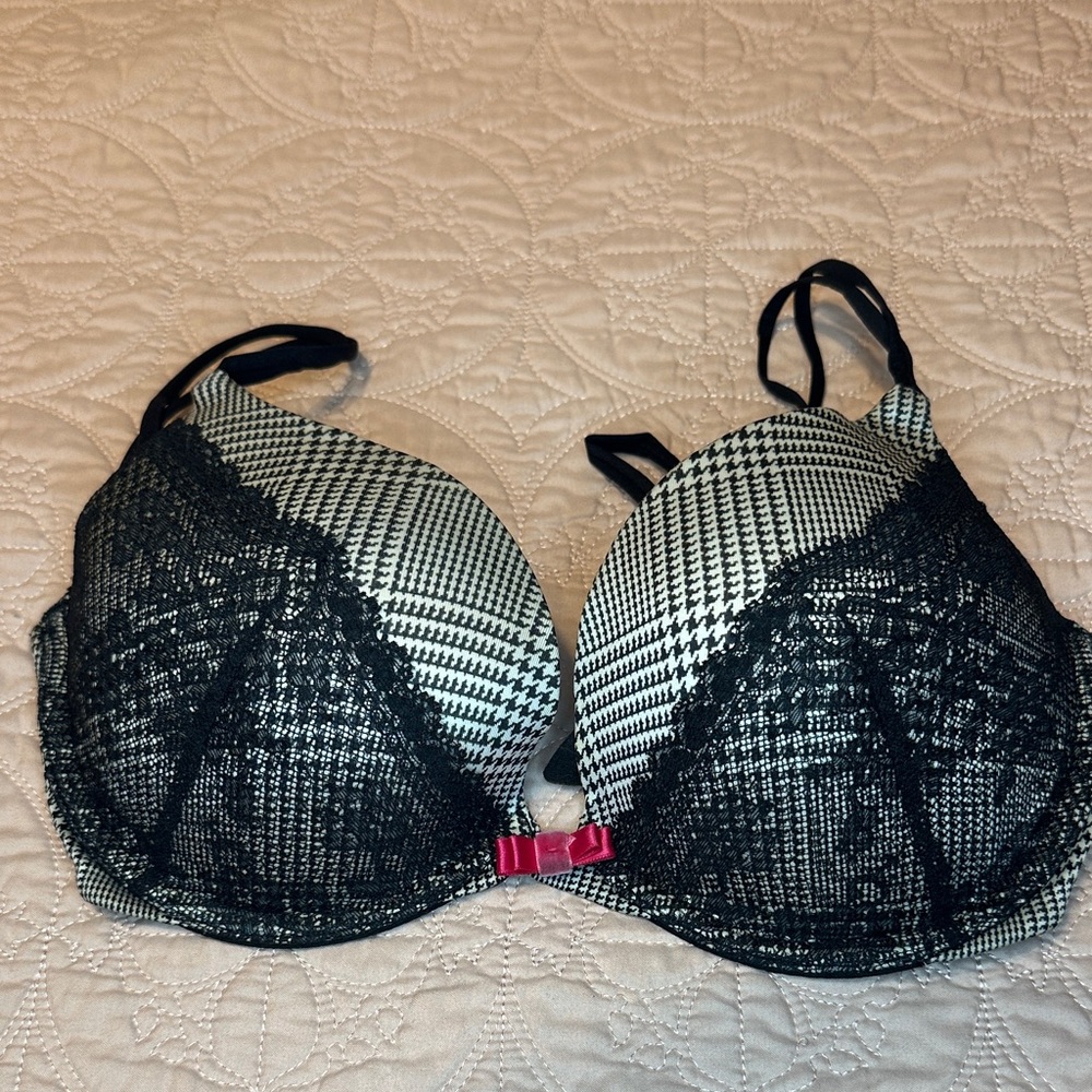 Vintage Victoria's Secret Black and White push-up Bra